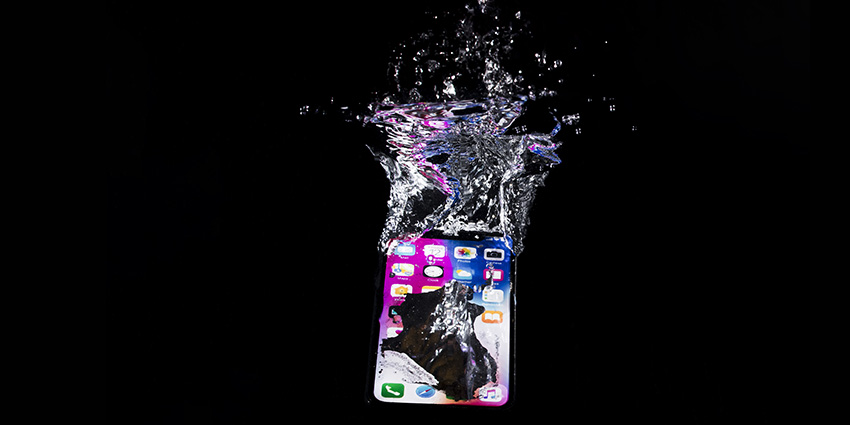 iPhone tombé dans l'eau, quoi faire ?
